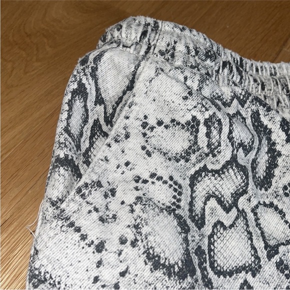 Kith XS S Alexander Wang Boyfriend Shorts in Python Snake Print Grey NWOT - Picture 8 of 16